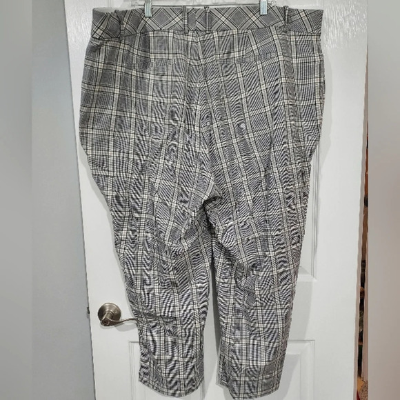 Ava & Viv Cream Plaid High Rise Tapered Ankle Pants in Size 22 - Picture 7 of 14